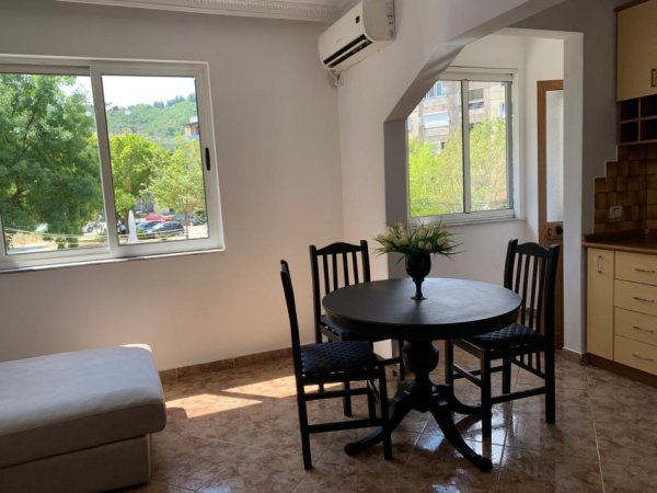 Tirane, jepet me qera apartament 1+1 Kati 2, 62 m² 315 € (Rruga Llambi Bonata)