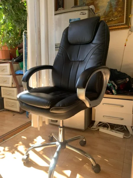 Tirane, shes karrige zyre në gjendje si të re 140 €