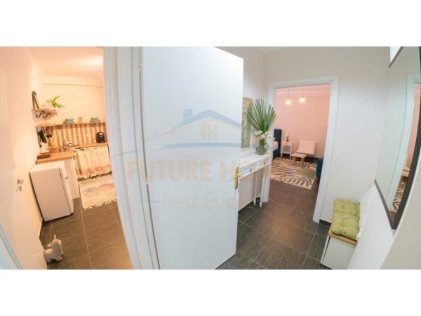 Tirane, shitet apartament 2+1+Ballkon Kati 3, 94 m² 250.000 € (Rruga e Barrikadave)