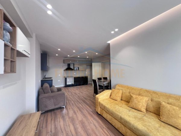 Tirane, shitet apartament 2+1+Ballkon Kati 8, 102 m² 145.000 € (Unaza e Re)