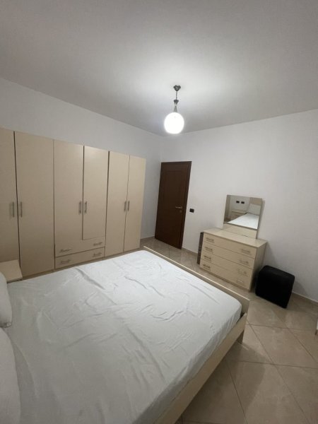 Tirane, jepet me qera nga Pronari, pa-komision apartament 2+1+Ballkon Kati 4, 90 m² 450 € (Rruga loni ligori)