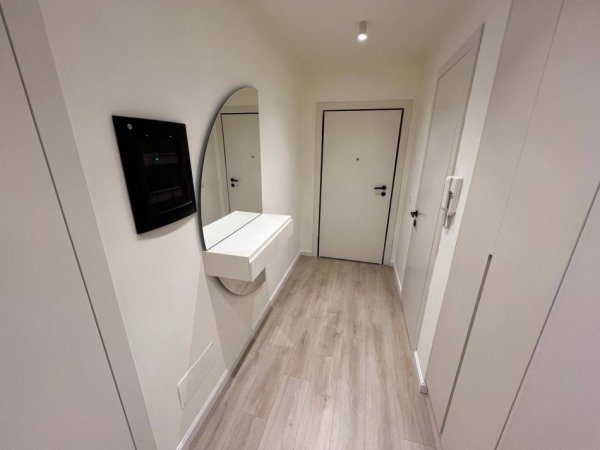 Tirane, jepet me qera apartament 2+1+Aneks+Ballkon Kati 8, 102 m² 1.100 € neto (Rruga Elbasanit)