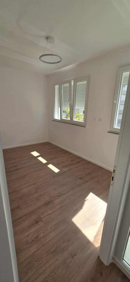 Tirane, shes apartament 1+1 Kati 7, 54 m² 115.000 € (Rruga Don Bosko)