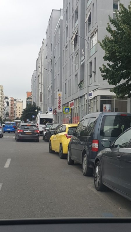 Tirane, jepet me qera dyqan Kati 0, 420 € 