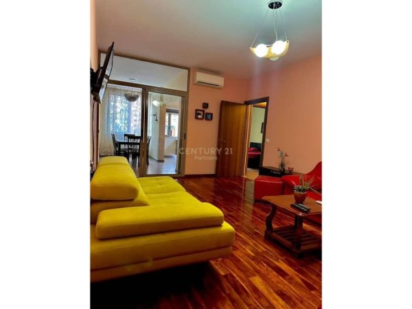 Tirane, jepet me qera apartament 2+1+Aneks+Ballkon Kati 1, 110 m² 500 € (Astir)
