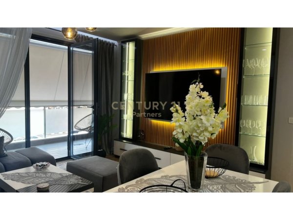 Tirane, jepet me qera apartament 2+1 Kati 1, 90 m² 800 € (Rezidenca Alba)
