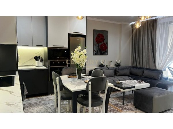 Tirane, jepet me qera apartament 2+1 Kati 1, 90 m² 800 € (Rezidenca Alba)