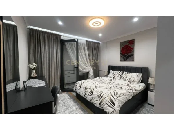 Tirane, jepet me qera apartament 2+1 Kati 1, 90 m² 800 € (Rezidenca Alba)