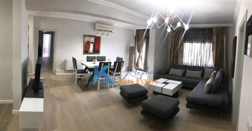 Tirane, jap me qera apartament 3+1+Ballkon Kati 6, 125 m² (ne Qender, afer Piazza)