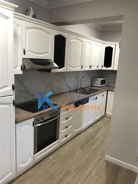 Tirane, jap me qera apartament 3+1+Ballkon Kati 6, 125 m² (ne Qender, afer Piazza)