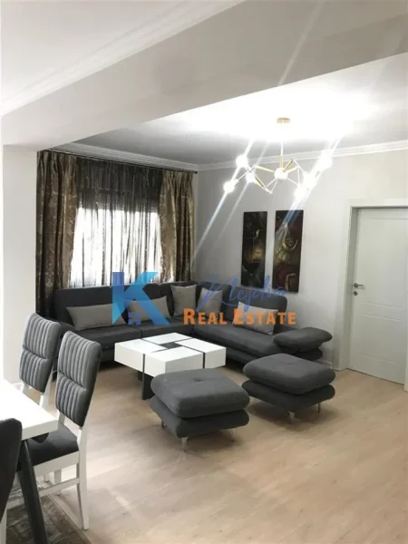 Tirane, jap me qera apartament 3+1+Ballkon Kati 6, 125 m² (ne Qender, afer Piazza)
