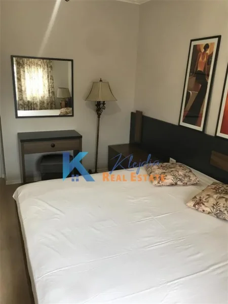 Tirane, jap me qera apartament 3+1+Ballkon Kati 6, 125 m² (ne Qender, afer Piazza)