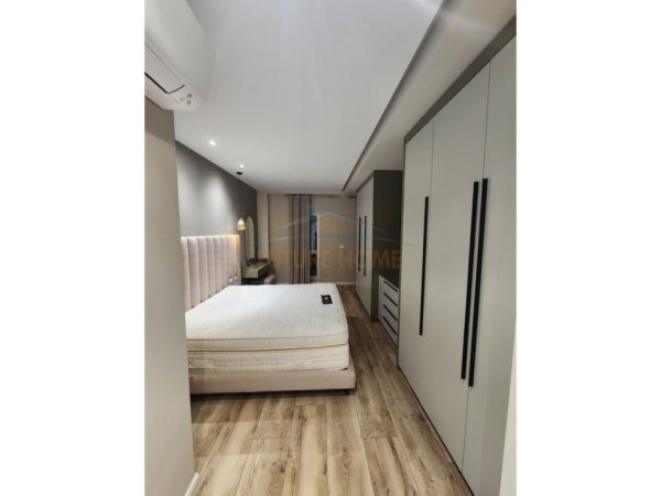Tirane, jepet me qera apartament 2+1+2+Ballkon Kati 5, 105 m² 1.100 € (Rruga Jordan Misja, Quartum Rezidence)