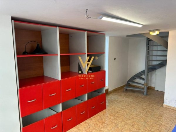 Tirane, jepet me qera zyre Kati 0, 61 m² 1.000 € (ZOGU I ZI)