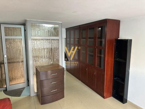 Tirane, jepet me qera zyre Kati 0, 61 m² 1.000 € (ZOGU I ZI)