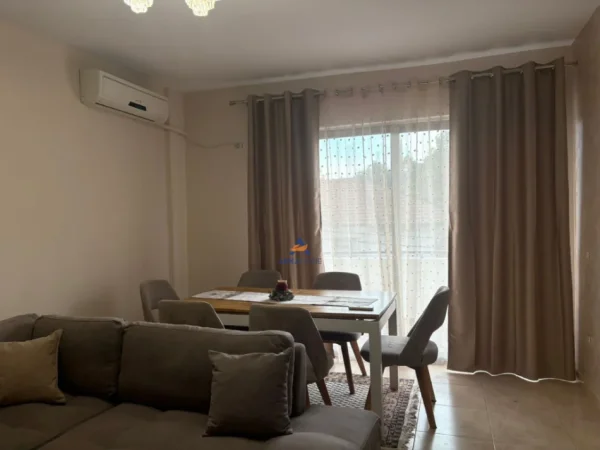 Tirane, jepet me qera apartament 2+1+Ballkon Kati 2, 90 m² 600 € 