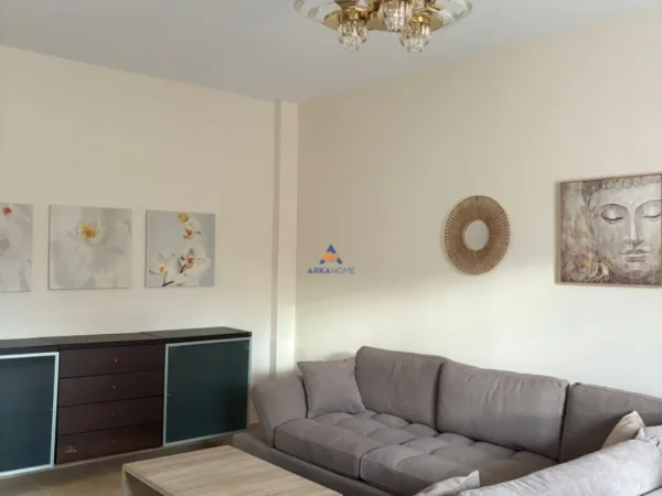 Tirane, jepet me qera apartament 2+1+Ballkon Kati 2, 90 m² 600 € 