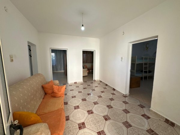 Tirane, jepet me qera apartament 2+1 , 450 €