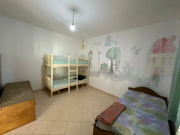 Tirane, jepet me qera apartament 2+1 , 450 €