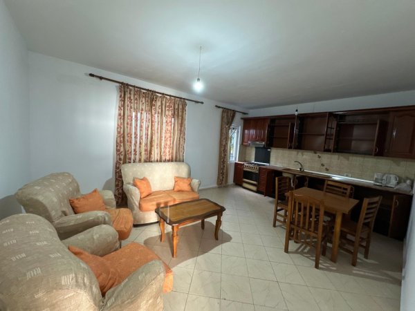 Tirane, jepet me qera apartament 2+1 , 450 €