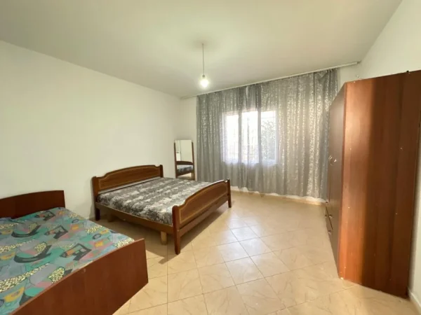 Tirane, jepet me qera apartament 2+1 , 450 €