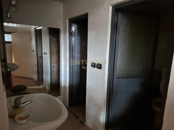 Tirane, jepet me qera ambjent biznesi Kati 0, 110 m² 800 € (Prane Shkolles Bajram Curri)