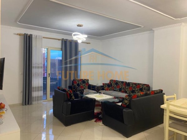 Tirane, jepet me qera 1+1 , 86 m² 450 €