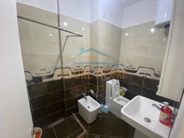 Tirane, jepet me qera 1+1 , 86 m² 450 €