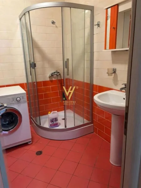 Tirane, jepet me qera apartament 1+1+Ballkon Kati 5, 60 m² 500 € (PROKURORIA E TIRANES)