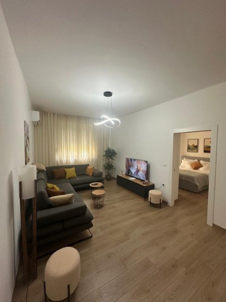 Tirane, jepet me qera apartament 2+1 Kati 2, 88 m² 850 € (Rruga e Durrësit)