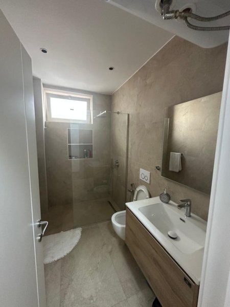 Tirane, jepet me qera apartament 2+1 Kati 2, 88 m² 850 € (Rruga e Durrësit)