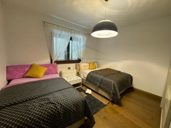 Tirane, jepet me qera apartament+verande | Penthouse 2+1 Kati 8, 241 m² 1800 € (PRANE KOPSHTIT ZOOLOGJIK)