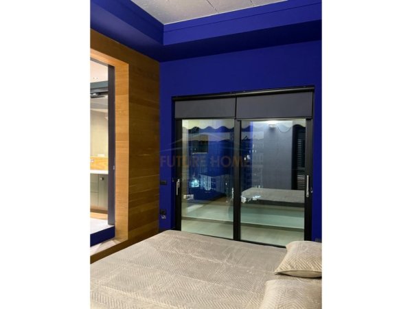 Tirane, jepet me qera apartament 3+1 Kati 8, 195 m² 1.700 € 