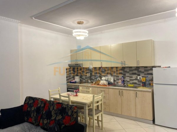 Tirane, jepet me qera apartament 1+1 Kati 3, 86 m² 480 € (Prane Spitalit Amerikan 3)