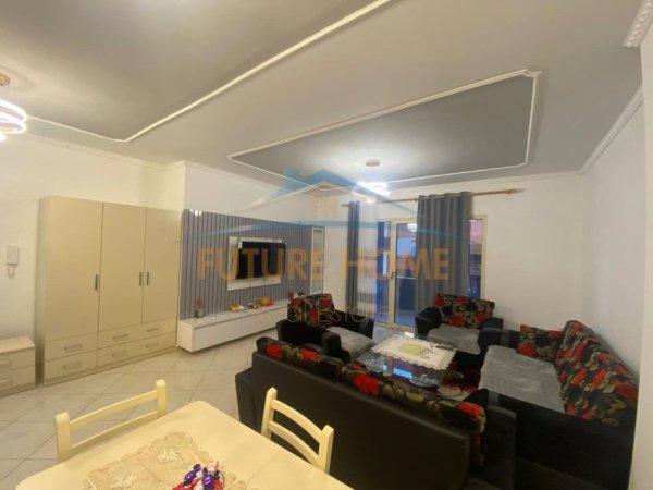 Tirane, jepet me qera apartament 1+1 Kati 3, 86 m² 480 € (Prane Spitalit Amerikan 3)
