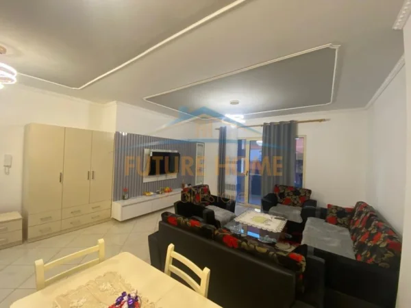 Tirane, jepet me qera apartament 1+1 Kati 3, 86 m² 480 € (Prane Spitalit Amerikan 3)