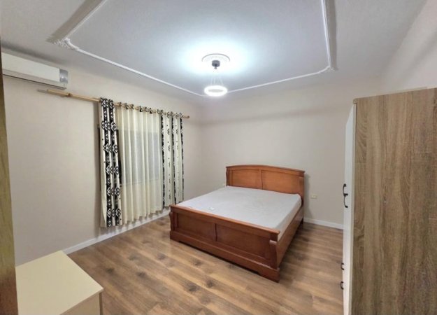 Tirane, jepet me qera apartament 3+1 Kati 1, 120 m² 800 € (Fusha e Aviacionit)