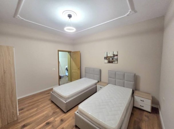Tirane, jepet me qera apartament 3+1 Kati 1, 120 m² 800 € (Fusha e Aviacionit)
