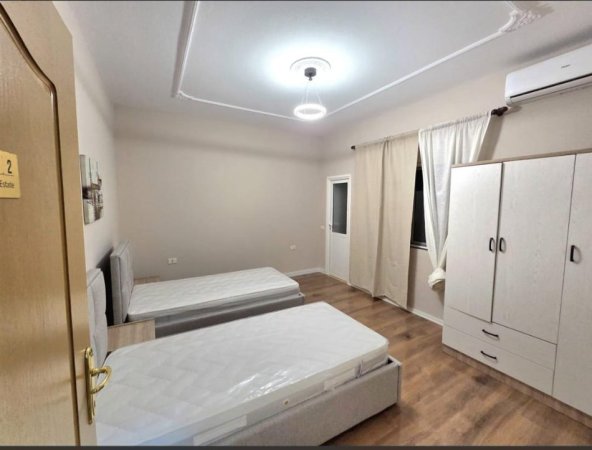 Tirane, jepet me qera apartament 3+1 Kati 1, 120 m² 800 € (Fusha e Aviacionit)