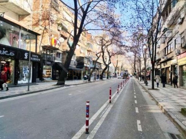 Tirane, shitet ambjent biznesi Kati 0, 60 m² 270.000 € (MYSLYM SHYRI)