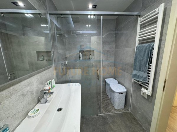 Tirane, shitet apartament 3+1+Ballkon Kati 7, 122 m² 195.000 € (Laprak)