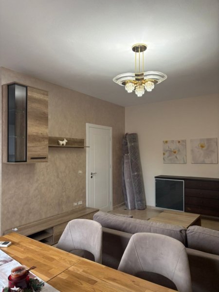 Jepet Shtepi me Qera tek Rruga e Elbasanit prane Pallatit te Brigadave,  Kati 2, 90 m² 600 €