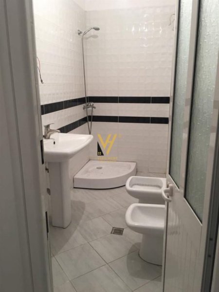 Tirane, jepet me qera zyre Kati 2, 90 m² 700 € (DON BOSKO)