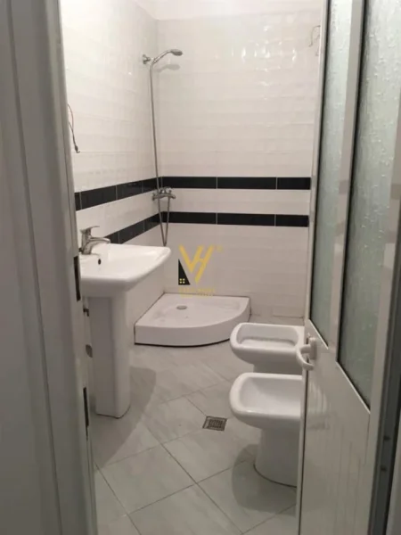 Tirane, jepet me qera zyre Kati 2, 90 m² 700 € (DON BOSKO)