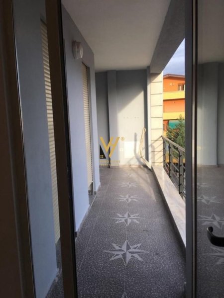 Tirane, jepet me qera zyre Kati 2, 90 m² 700 € (DON BOSKO)
