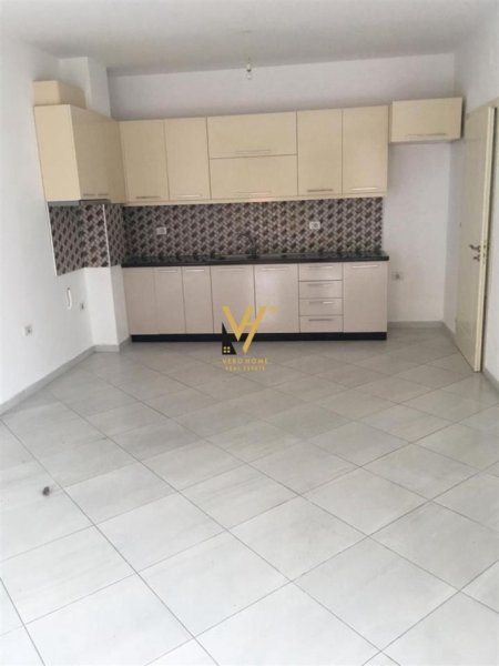 Tirane, jepet me qera zyre Kati 2, 90 m² 700 € (DON BOSKO)