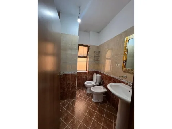 Tirane, shitet apartament 1+1+Ballkon Kati 1, 52 m² 95.000 € (Qytet Studenti)