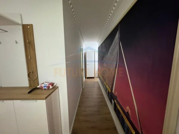 Shitet, Apartament 3+1, Laprakë 195.000 €