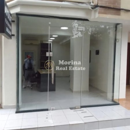 Tirane, jepet me qera ambjent biznesi Kati 1, 25 m² 250 € (Rruga e Durresit)