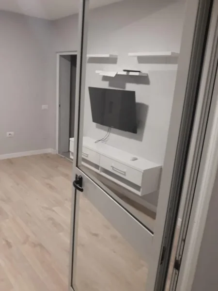 Tirane, jepet me qera garsonier 1+1 Kati 1, 40 m² 450 € 